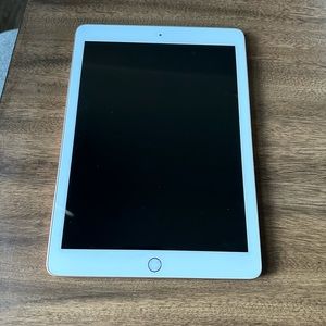 iPad 6th Gen 128GB Gold "Rose Gold"